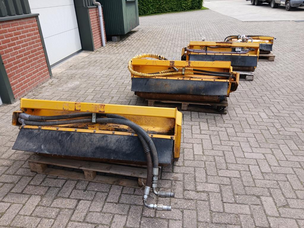 4 x klepelmaaier klepelbak mcconnel maaiarm, Ophalen