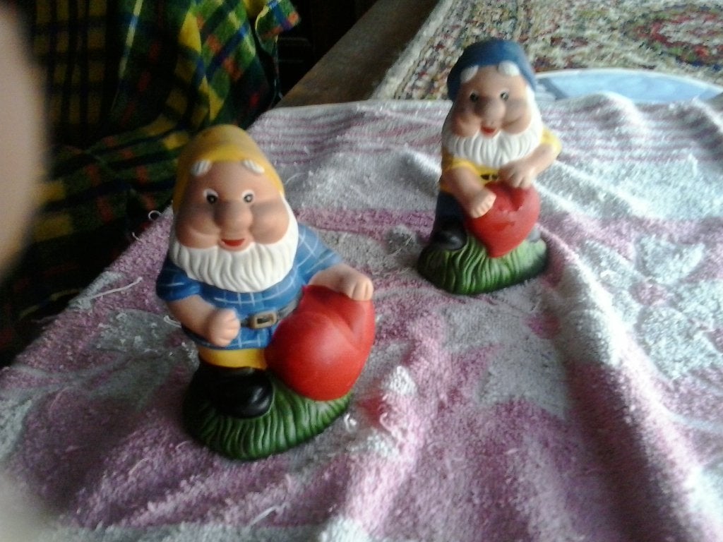Kabouterbeeldjes :  2 x Kabouterbeeldjes, Antiek en Kunst, Overige onderwerpen, Minder dan 20 cm, Verzenden, Gips