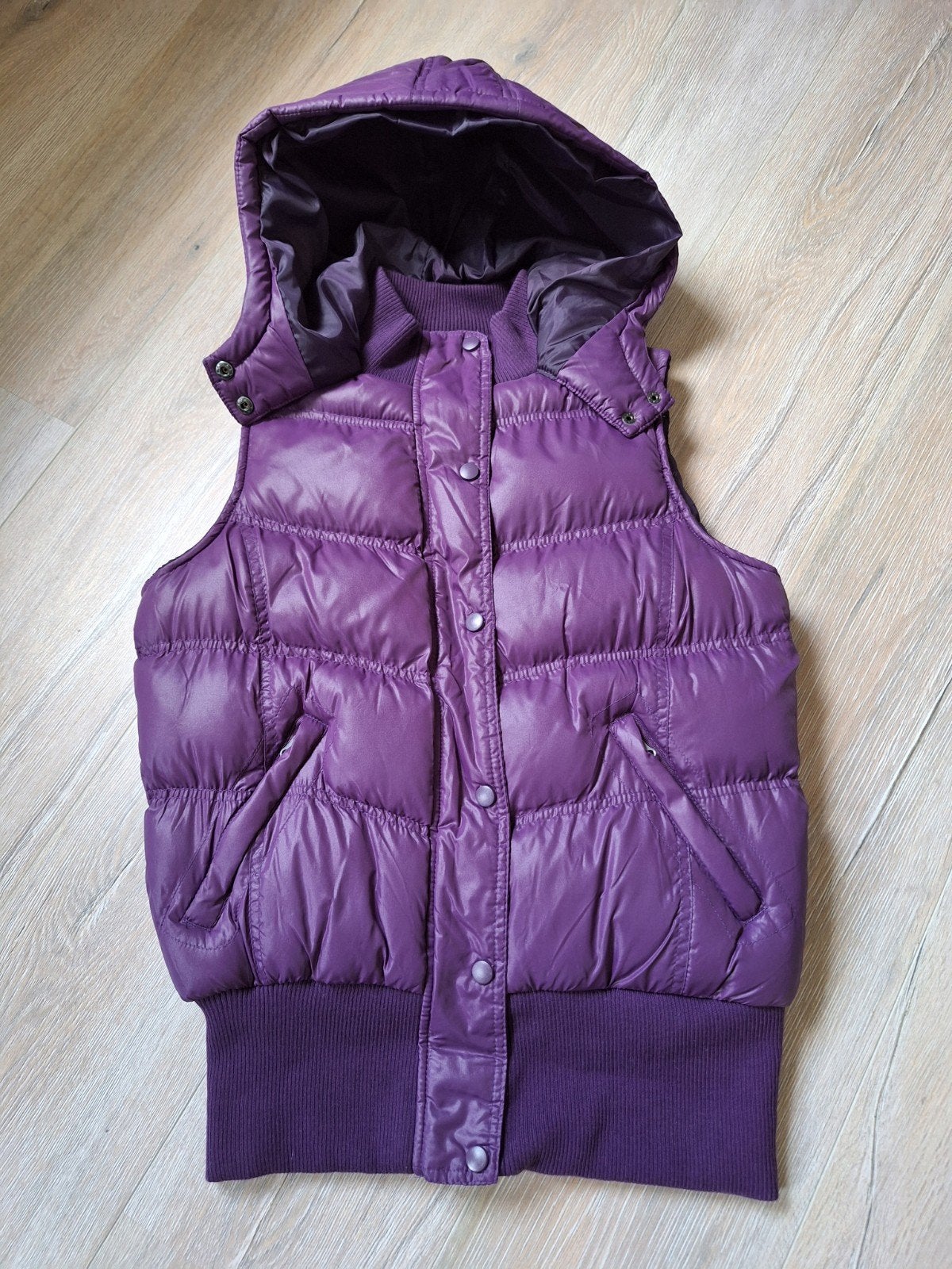 Nieuw: Mooie bodywarmer met capuchon. Maat M, Kleding | Dames, Bodywarmers, Maat 38/40 (M), Paars, Nieuw, Ophalen of Verzenden