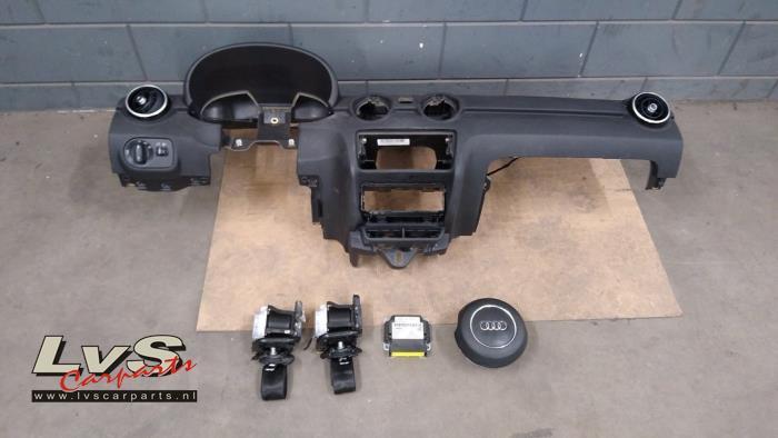 Airbag set + dashboard van een Audi A1, Gebruikt, -, -, -