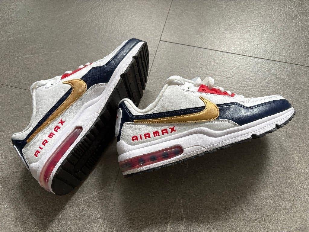 Te koop Nike Air Max sneakers - wit/blauw/rood/goud - mt. 44, Overige kleuren, Nike, Ophalen of Verzenden, Sneakers of Gympen