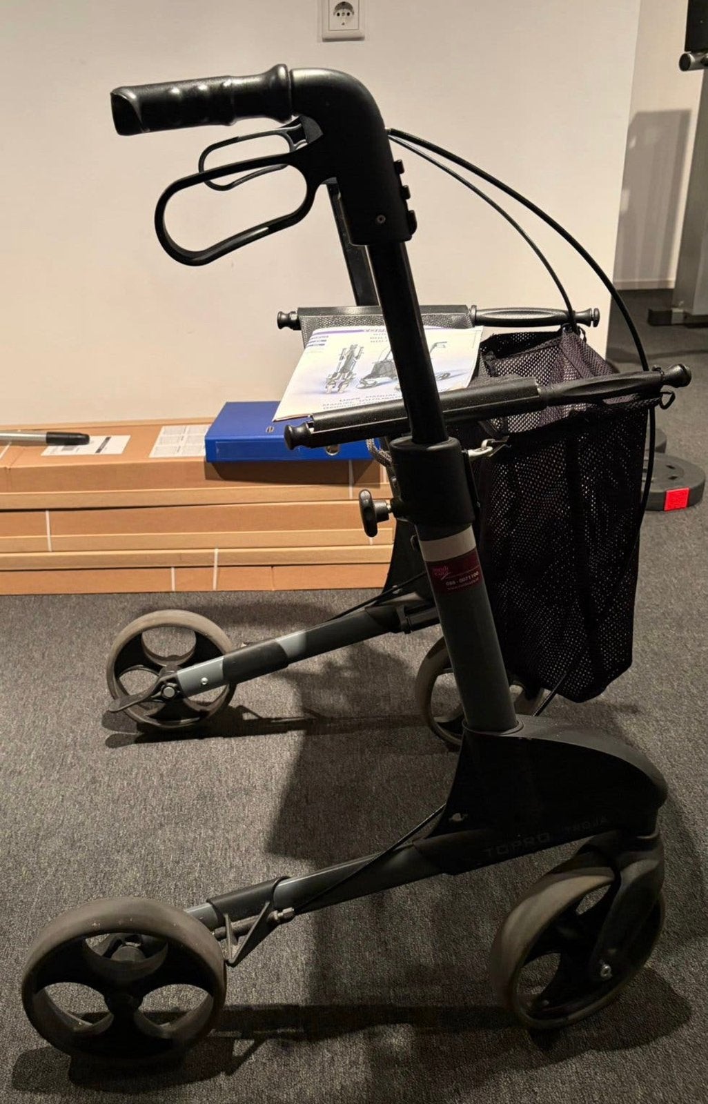 TOPRO Troja rollator, mooi grijs met zwart, Maat M, Ophalen, Lichtgewicht, Zo goed als nieuw