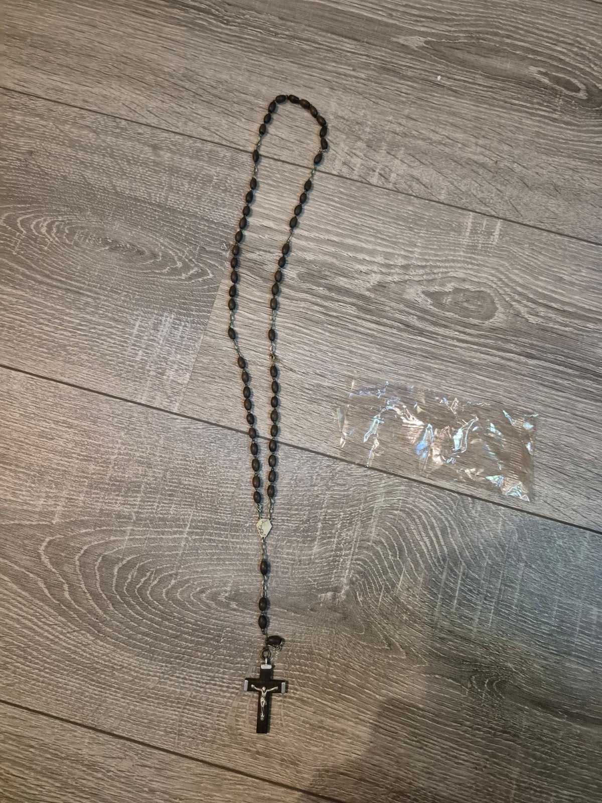 Rozenkrans met houten kralen en metalen kruis, Antiek en Kunst, Ophalen of Verzenden