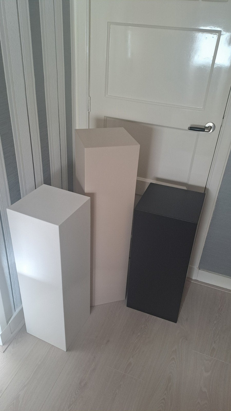 Nieuwe strakke MDF zuilen in wit, zwart en beige, Ophalen, Nieuw
