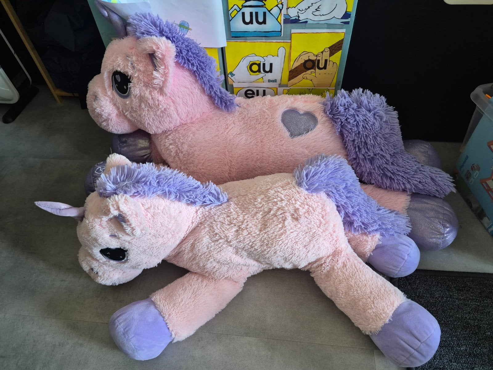 2x unicorn knuffels, Kinderen en Baby's, Speelgoed | Knuffels en Pluche, Overige karakters, Ophalen of Verzenden, Zo goed als nieuw