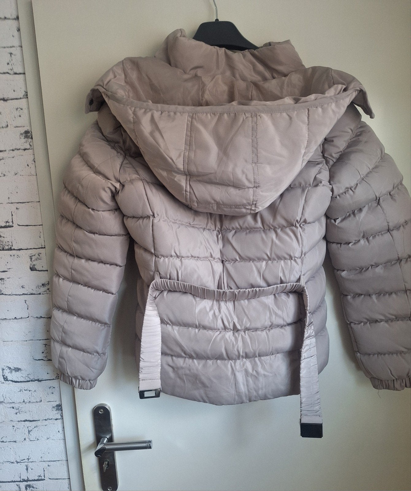 Beige dames donsjas, Kleding | Dames, Verzenden, Beige, Zo goed als nieuw, Maat 42/44 (L)