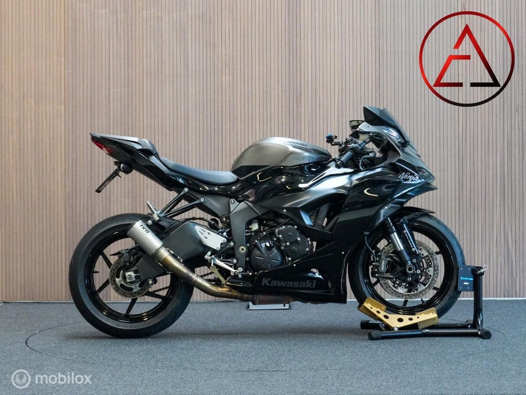Kawasaki ZX-6R 2024 | 10.553 km | IXIL uitlaatsysteem, Motoren, 636 cc, Info@elevatemotoren.nl, Kawasaki, Bedrijf