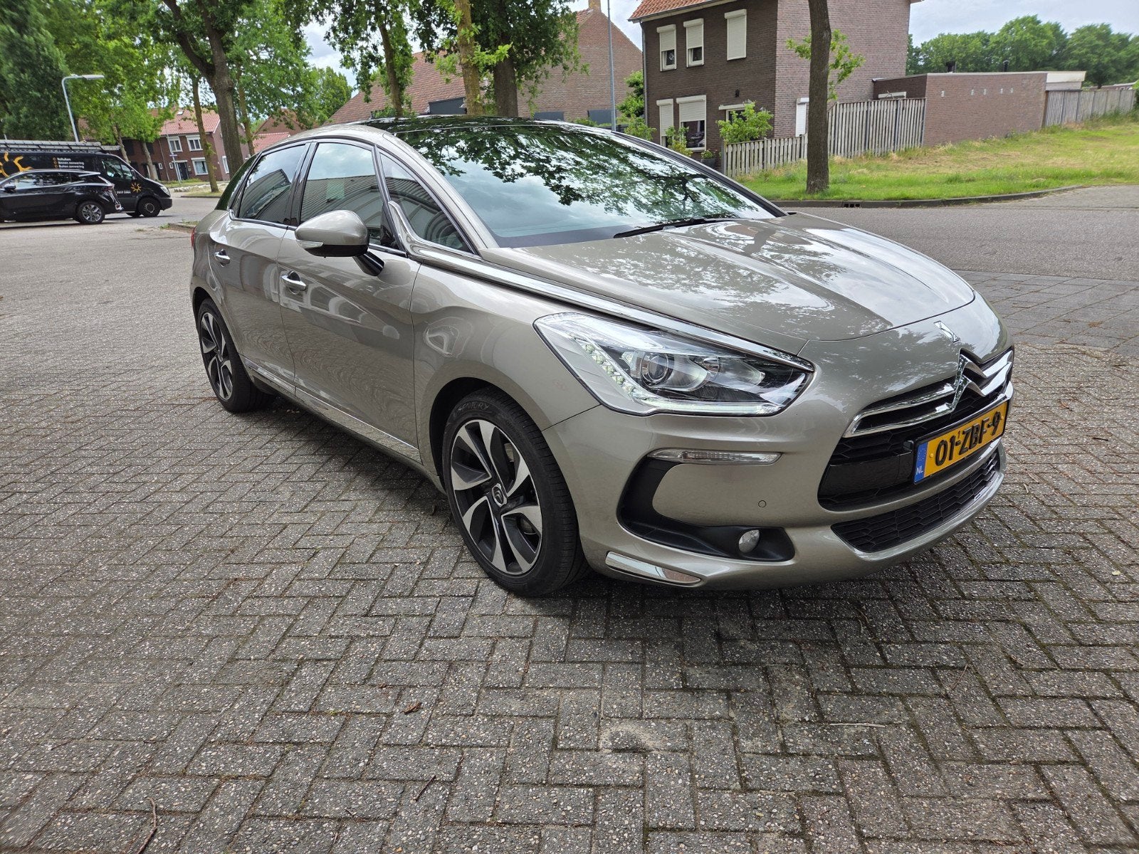 Citroën DS5 1.6 THP So Chic | AUT | Navigatie | NAP, Auto's, Zwart, 75 €/maand, Particulier, 1395 kg