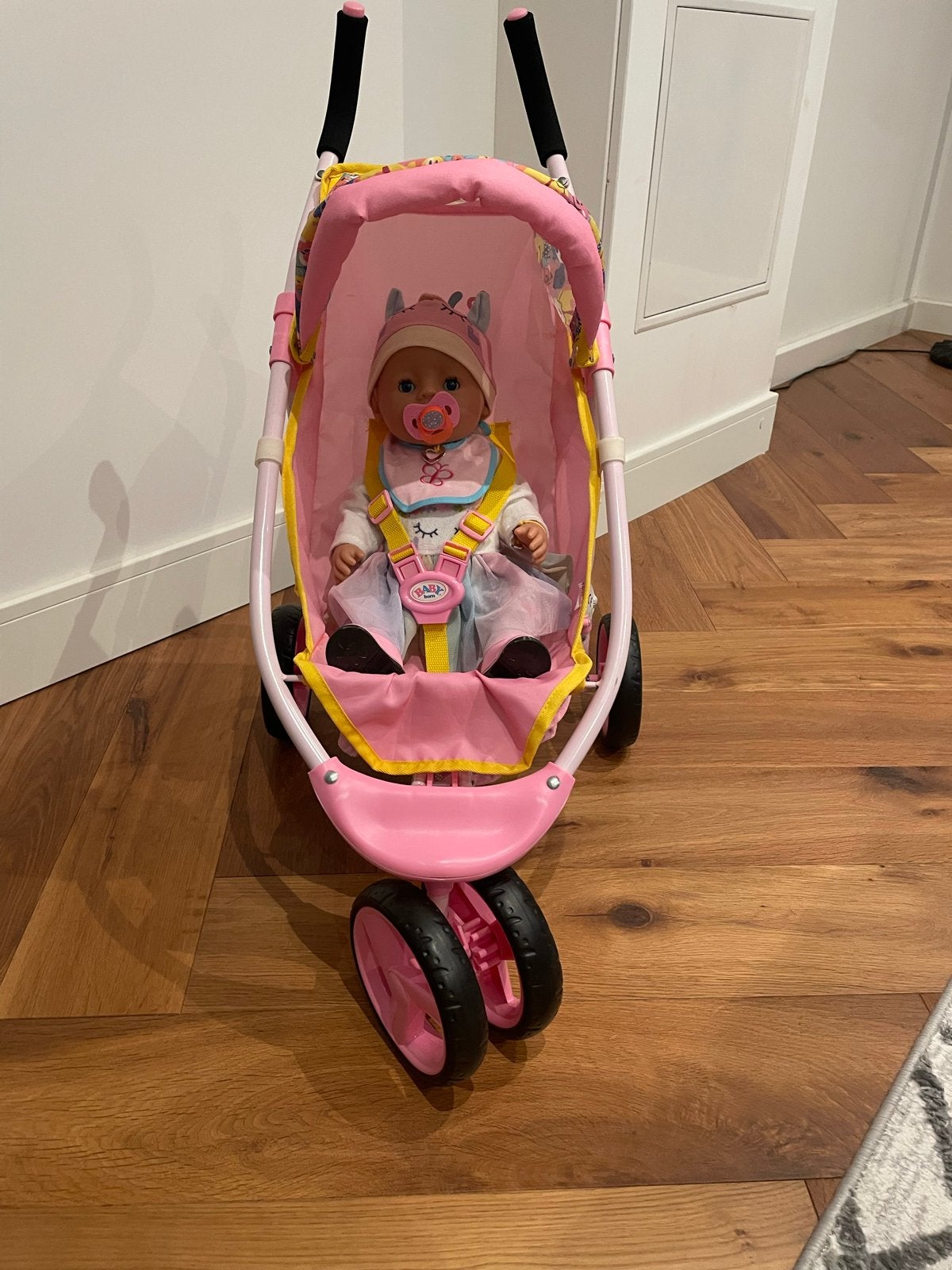 Baby Born met accessoires en buggy, Kinderen en Baby's, Speelgoed | Poppen, Ophalen of Verzenden, Gebruikt, Babypop