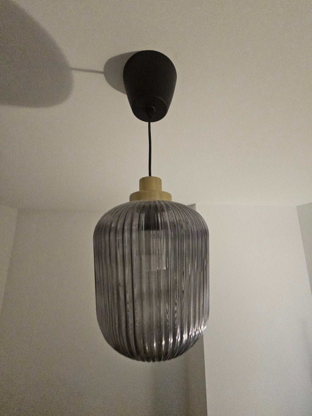 Moderne hanglamp met geribbeld glas, Modern, Elegant, Zo goed als nieuw, Glas, E27 (groot)
