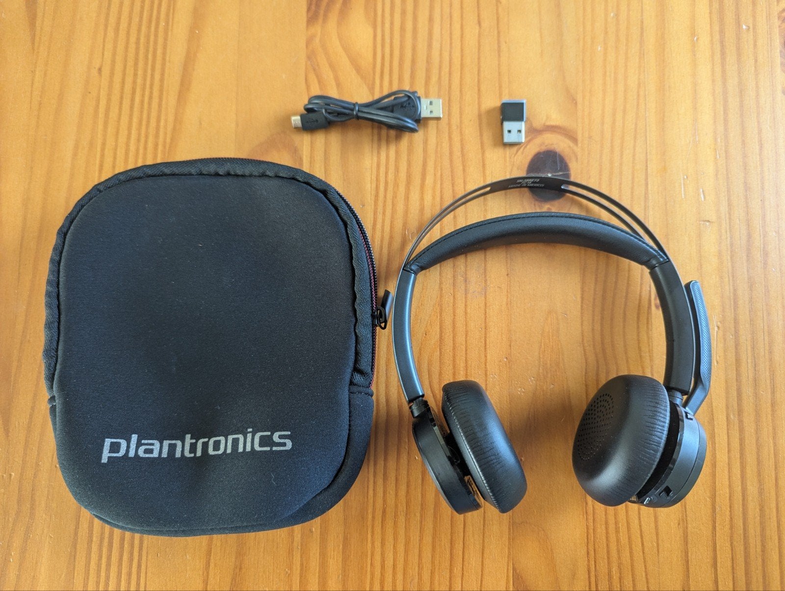 Poly Voyager Focus 2 MS Draadloze Office Headset, Computers en Software, On-ear, Ophalen of Verzenden, Zo goed als nieuw, Gaming headset