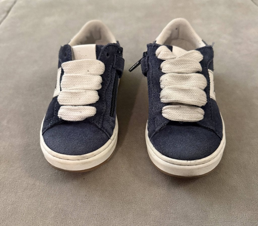 ALS NIEUW - Blauwe suède sneakers/schoenen maat 27, Ophalen, Schoenen, Zo goed als nieuw, Jongen