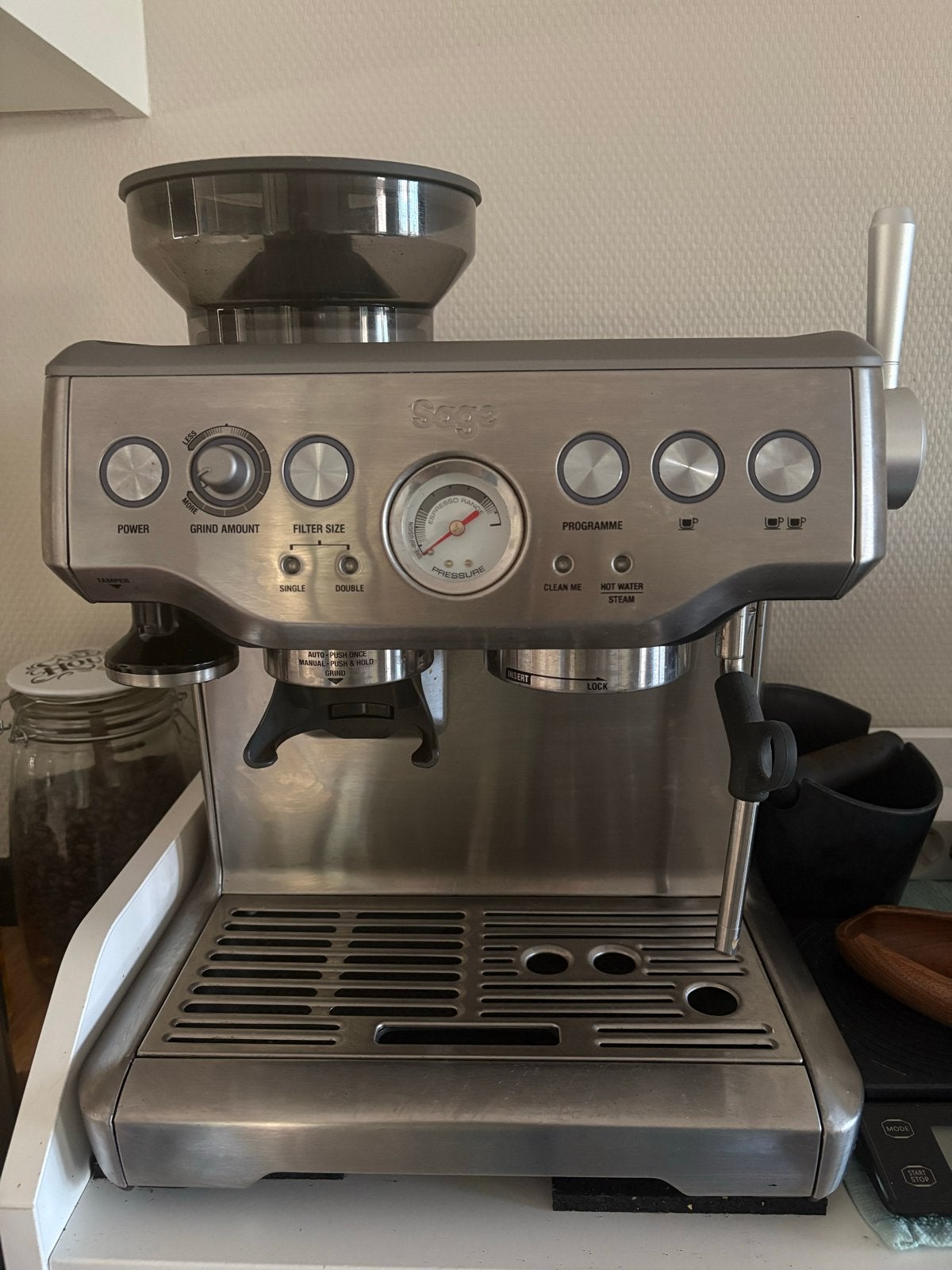 Sage Barista Express met complete accessoires set, Gebruikt, Espresso apparaat, Koffiebonen, Ophalen