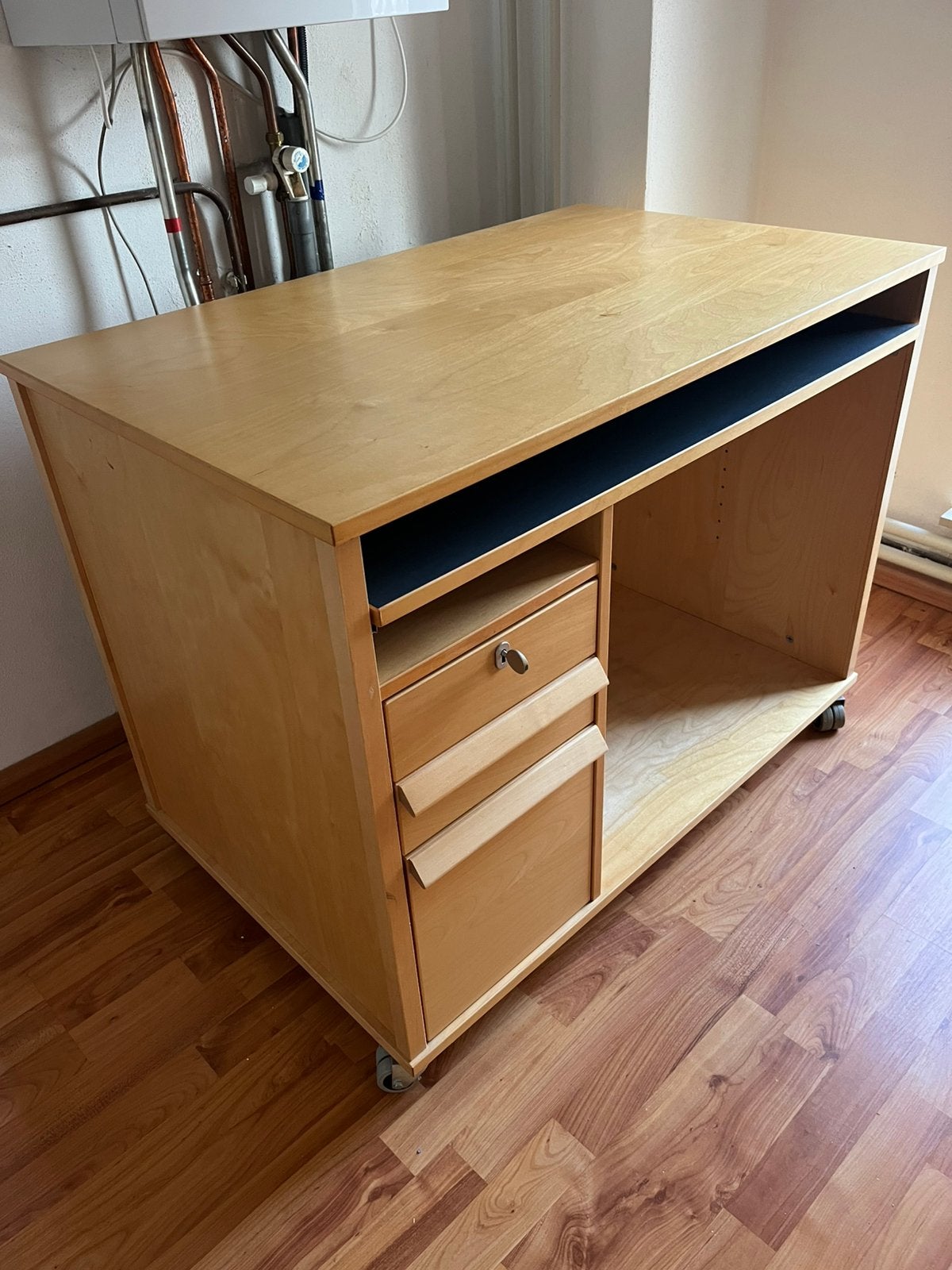 IKEA computerbureau / computertafel – berken – uitschuifbaar, Ophalen, Zo goed als nieuw, 70 tot 120 cm