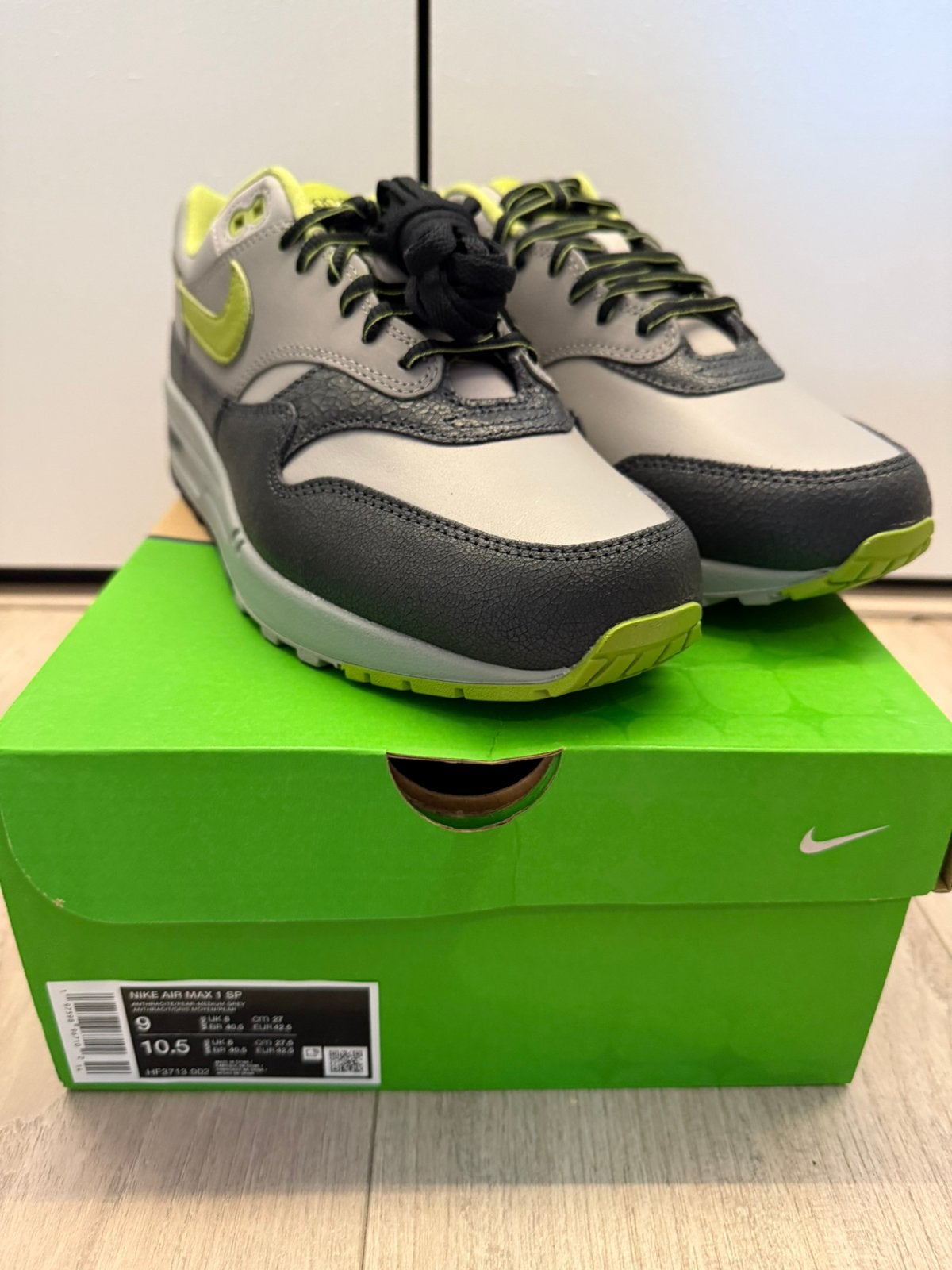 Nike Air Max 1 SP • HUF • Anthracite/Pear-Med-Gr | mt 9/42,5, Ophalen of Verzenden, Nieuw, Overige kleuren, Sneakers of Gympen