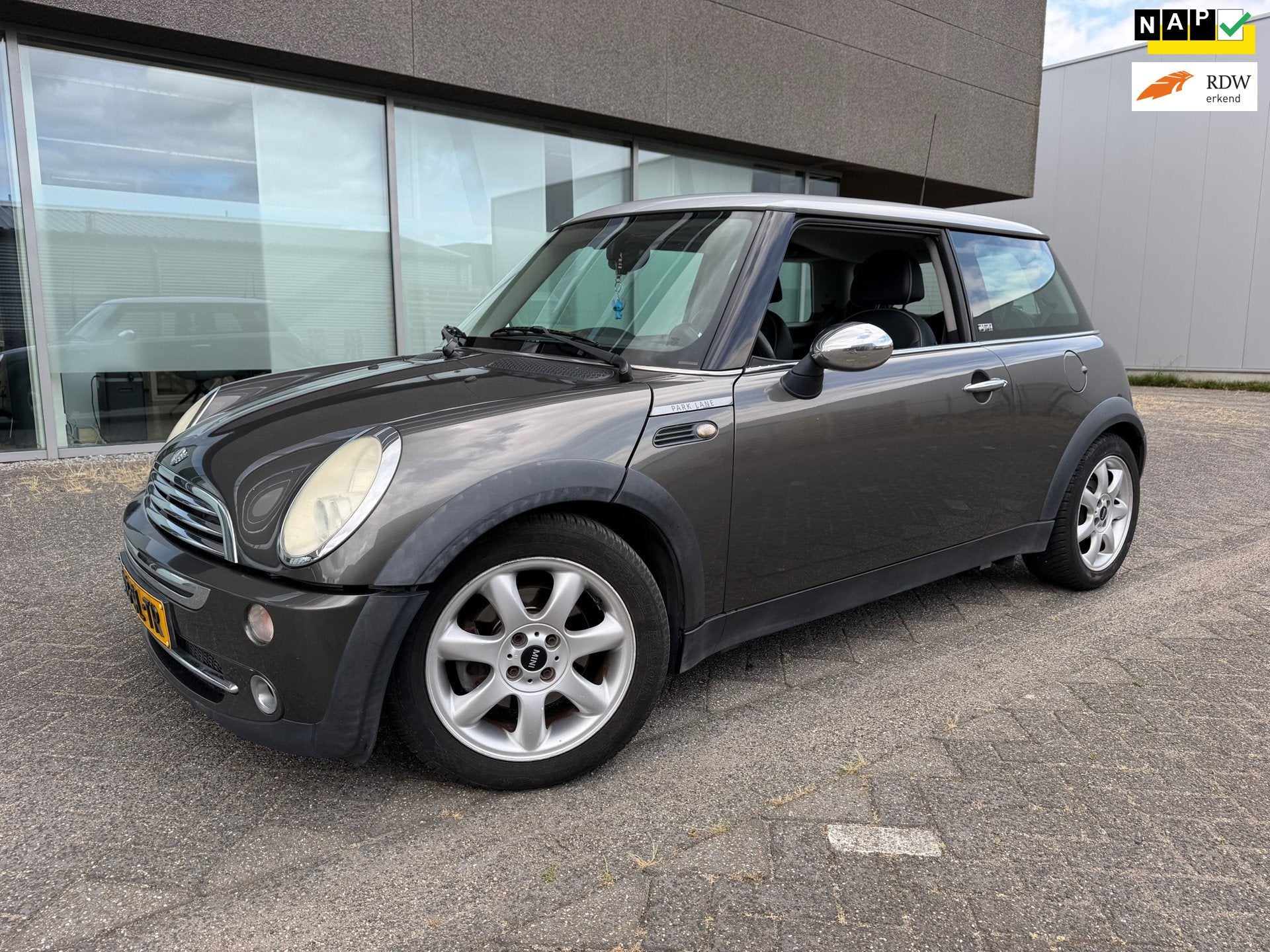 Mini 3-Deurs 1.6 Cooper Park Lane climat. BJ 3-2006. APK 7-2, Auto's, Mini, Voorwielaandrijving, Gebruikt, 4 cilinders, 4 stoelen