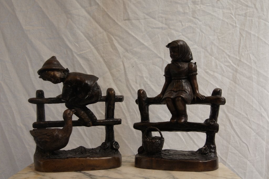 Jongen op hem met Gans & Meisje op Hek ( Brons, Groep mensen, Ophalen of Verzenden, 20 - 50 cm, Beeld