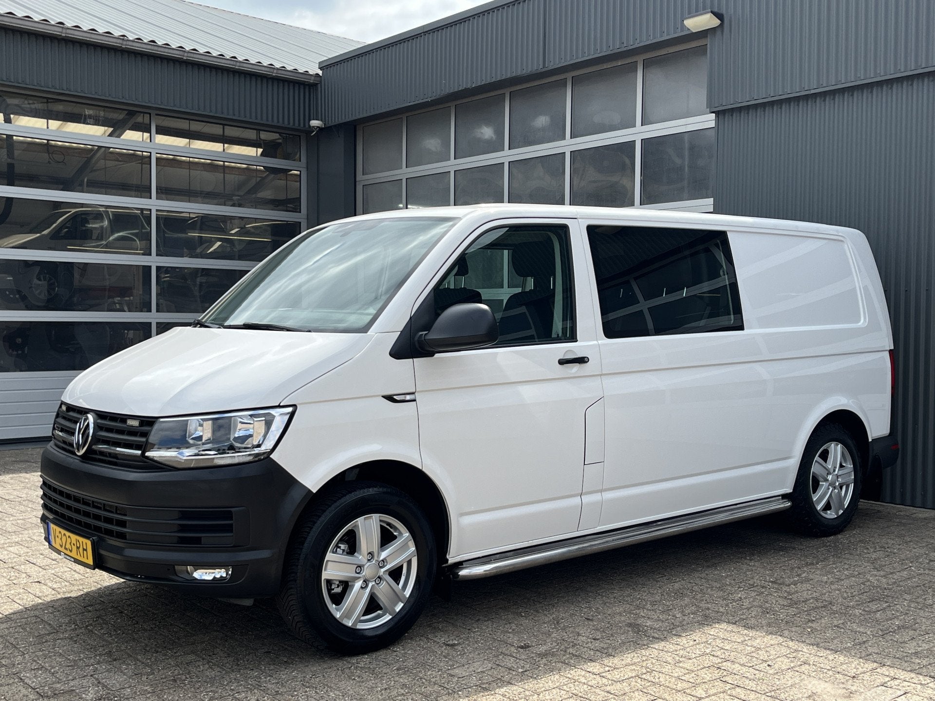 Volkswagen Transporter 2.0 TDI L2H1 DC 4Motion 150pk 4x4 Vie, Auto's, Bestelauto's, Stof, Gebruikt, 4 cilinders, 150 pk