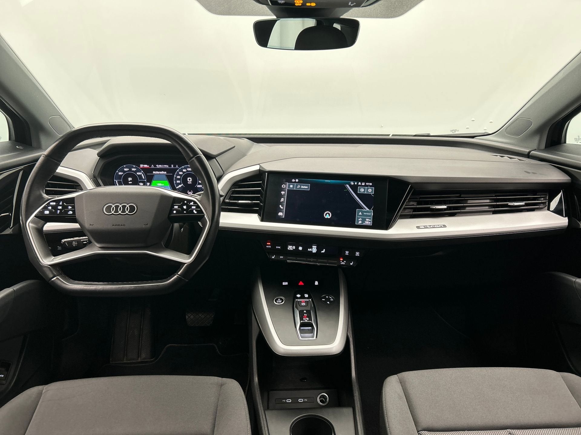 Audi Q4 e-tron 50 quattro Advanced edition 77 kWh | Trekhaak, Auto's, Audi, Automaat, Stof, Zwart, Zwart