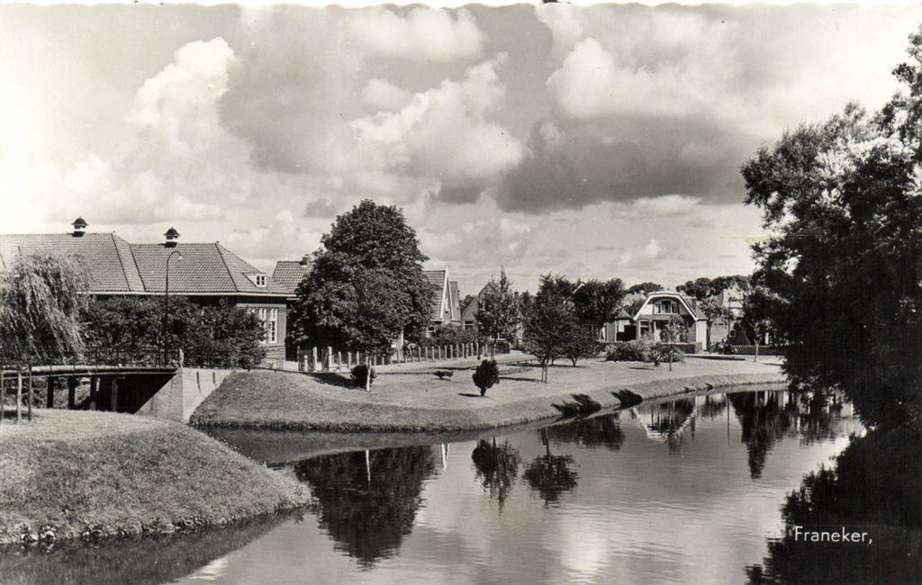 Franeker, - stadsgezicht - ongelopen, Verzamelen, Ansichtkaarten | Nederland, Verzenden, 1960 tot 1980, Ongelopen, Friesland
