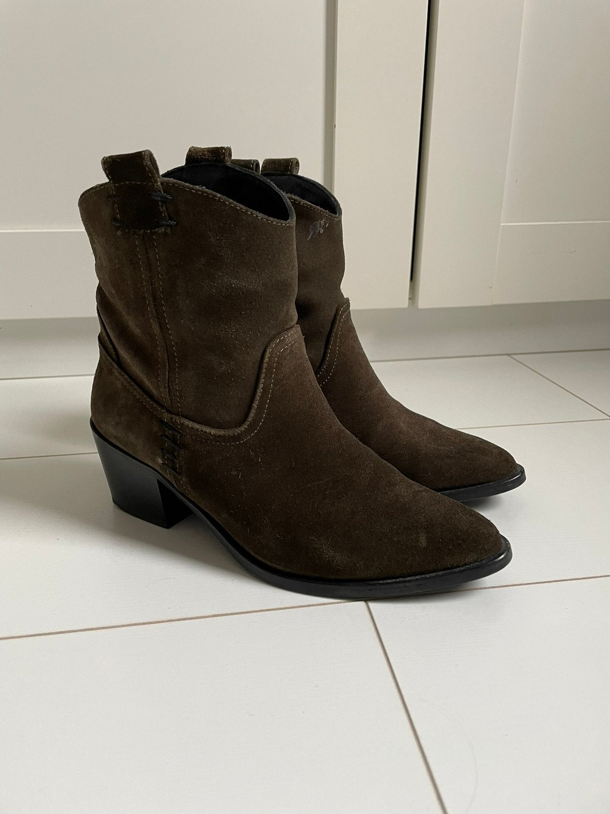 Suede leren laarsjes als nieuw! 37, Kleding | Dames, Ophalen of Verzenden, Zo goed als nieuw, Groen