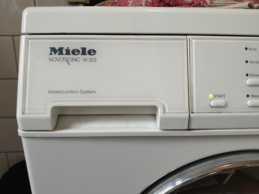 Miele Novotronic W 323 Wasmachine - Watercontrol-System, Witgoed en Apparatuur, Wasmachines, Gebruikt, Voorlader, 6 tot 8 kg, 85 tot 90 cm