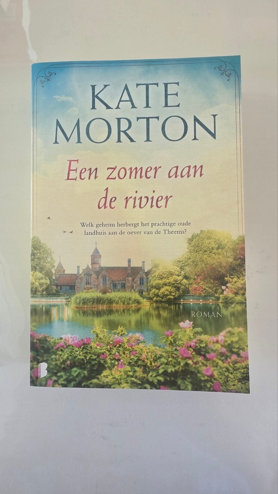 Een zomer aan de rivier - Kate Morton, Ophalen of Verzenden, Gelezen, Kate Morton, Europa overig