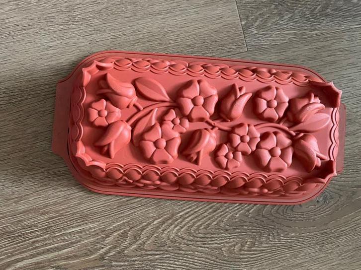 Cake bakvorm siliconen bloemen, Huis en Inrichting, Keuken | Tupperware, Ophalen of Verzenden, Zo goed als nieuw, Bruin, Overige typen