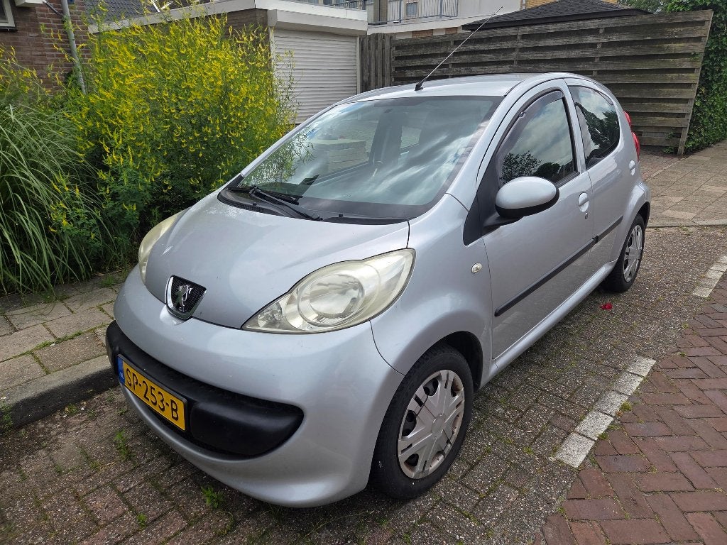 Peugeot 107 1.0 12V 5DR 2008 Grijs, Auto's, Voorwielaandrijving, Stof, 4 stoelen, 68 pk