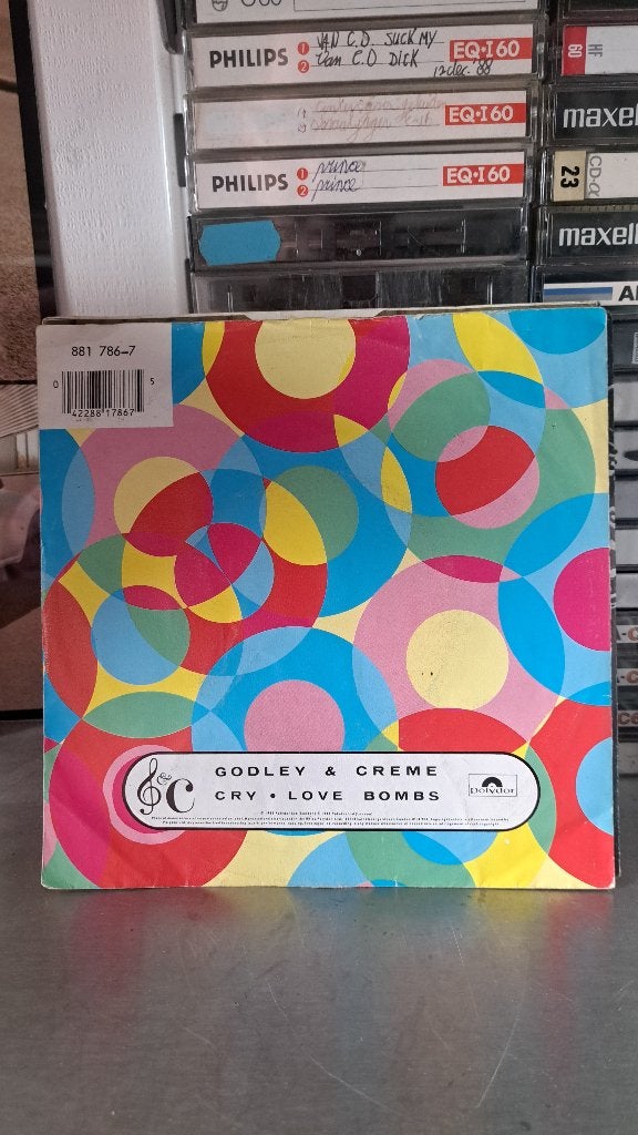 Godley & Creme - Cry / Love Bombs (Single )(Z270-93), 7 inch, Ophalen of Verzenden, Zo goed als nieuw, Pop
