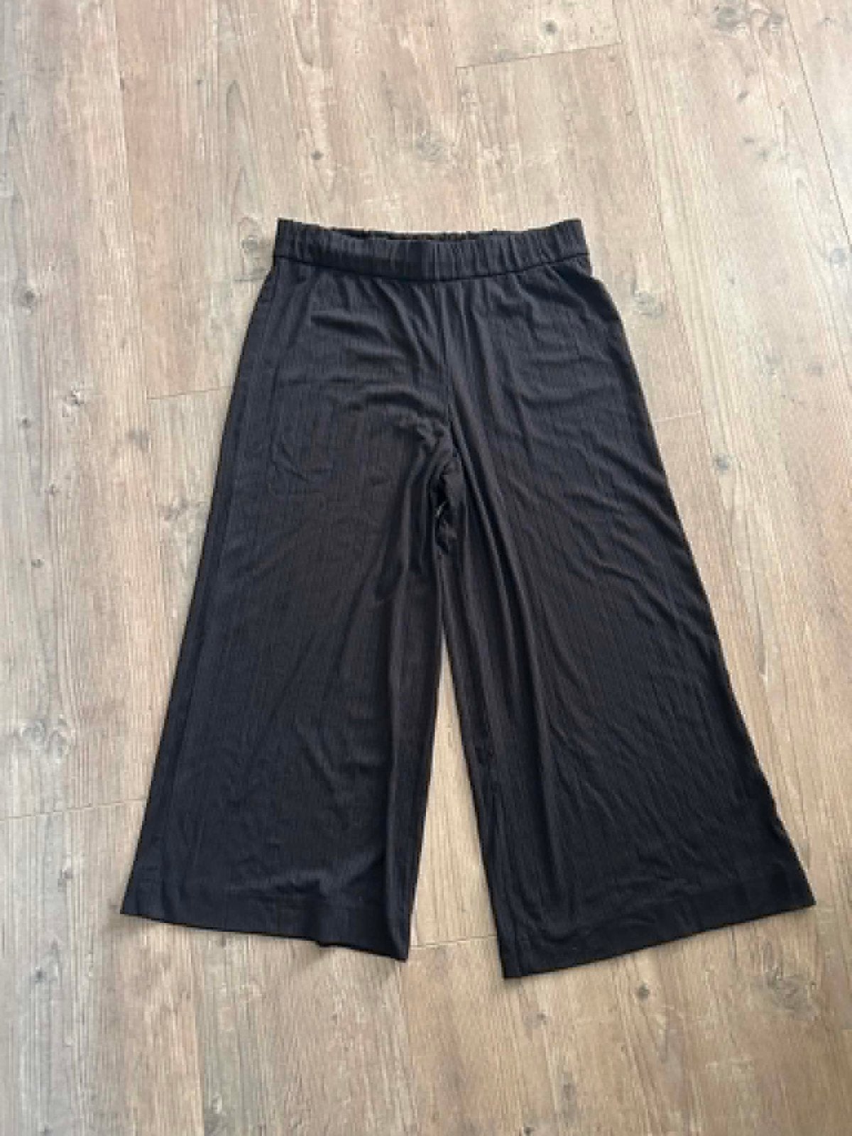 Zwarte wijde broek en donkergrijze short, Zwart, Maat 42/44 (L), Ophalen of Verzenden, Lang