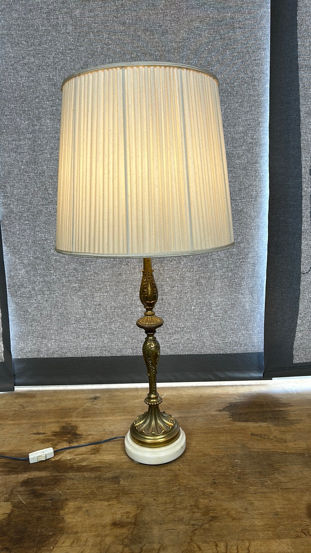 Mooie bronzen schemerlamp. 84 cm hoog., Met schakelaar, Zo goed als nieuw, Metaal, Overige kleuren