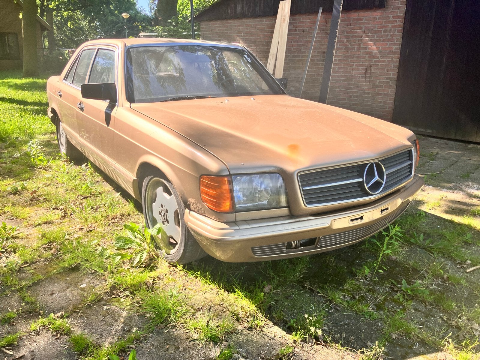 Mercedes-Benz 500 1984 goud/ bruin, Bruin, 231 pk, Geïmporteerd, 1500 kg