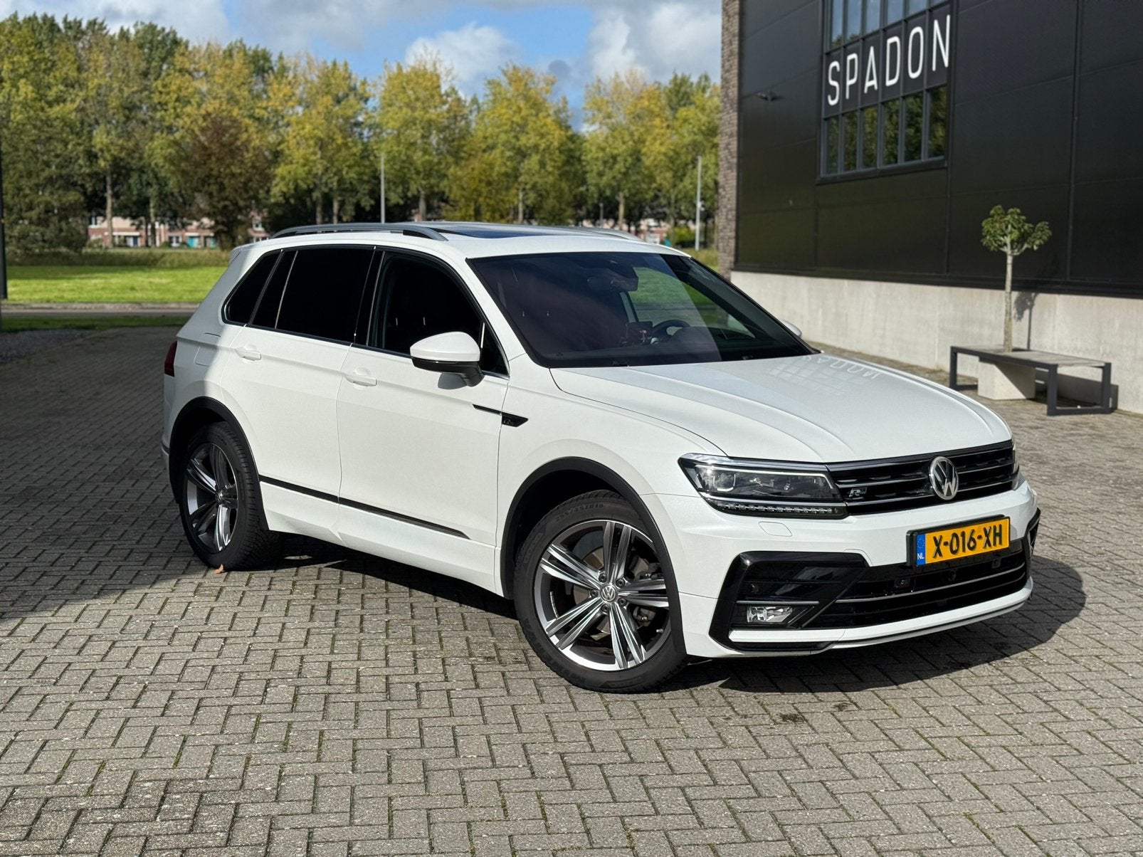 Volkswagen Tiguan R-Line 1.4 TSI 110KW DSG 2018 VOL, Auto's, 1800 kg, 4 cilinders, Wit, Particulier