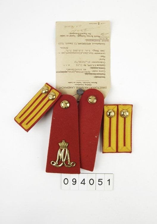 GEZOCHT: schouderstukken KMA Militaire Academie epauletten, Ophalen of Verzenden, Landmacht, Nederland, Embleem of Badge