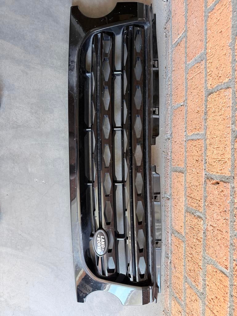 Grille Land Rover Discovery 4 Full Black zwart, Voor, Ophalen of Verzenden, Bumper, Gebruikt