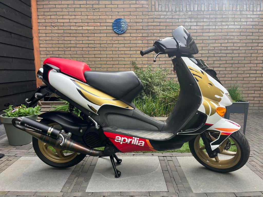 Aprilia SR 125 172CC - bj 2004 opnieuw opgebouwd met upgrade, Scooter, Sportuitlaat, Occasion, Particulier