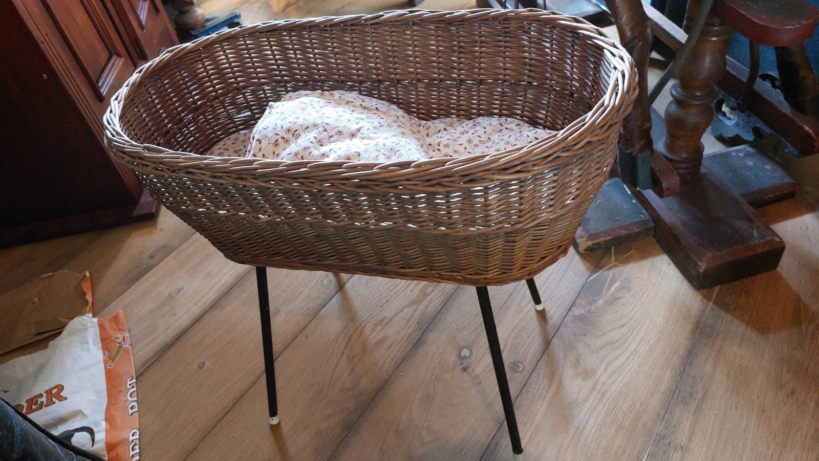 Heel mooi oud poppenwiegje, Kinderen en Baby's, Babywiegjes en Ledikanten, Ophalen of Verzenden, Zo goed als nieuw, Wieg