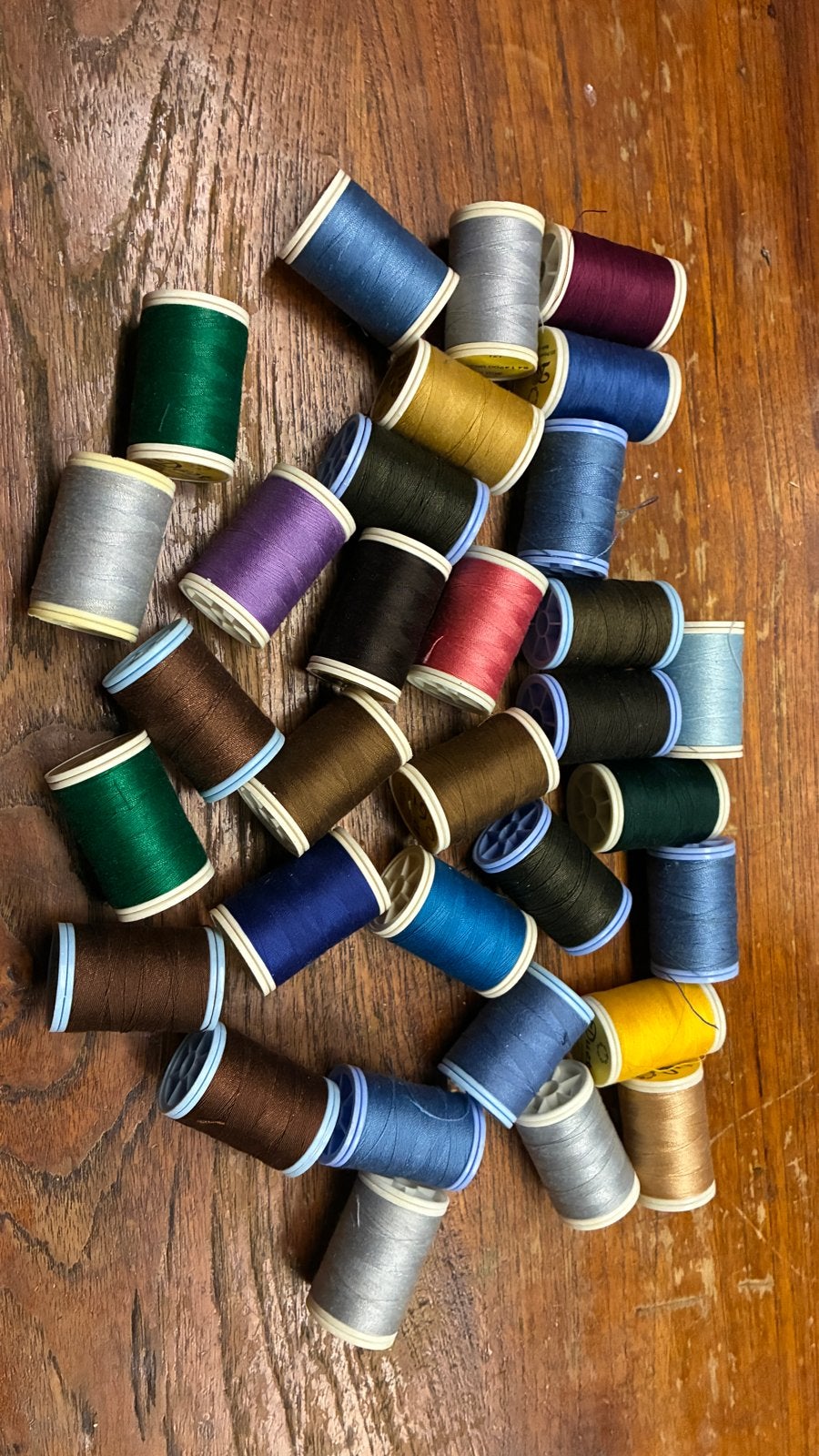 Grote partij naaigaren - Duet 35% katoen 65% polyester, Ophalen of Verzenden, Nieuw, Garen of Naald(en)