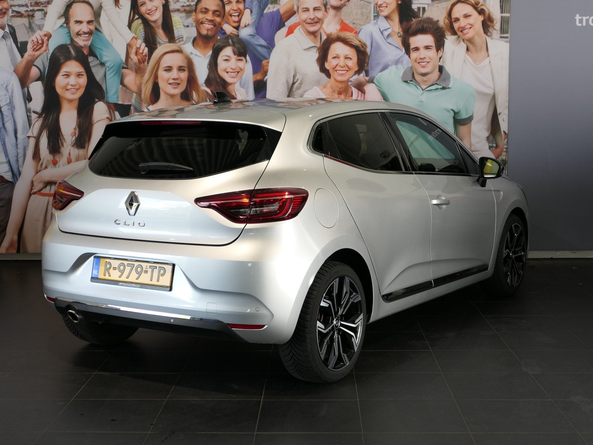 Renault Clio 1.0 TCe 90 Techno - Dealer onderhouden - 17" LM, Gebruikt, Leder en Stof, 49 €/maand, Origineel Nederlands