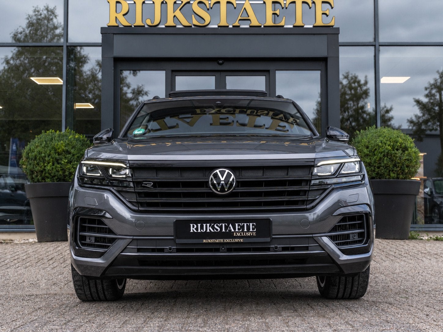 Volkswagen Touareg 3.0 TSI eHybrid R-Line|PANO|MASSAGE|HUD, Auto's, Automaat, Dealer onderhouden, Gebruikt, 2995 cc