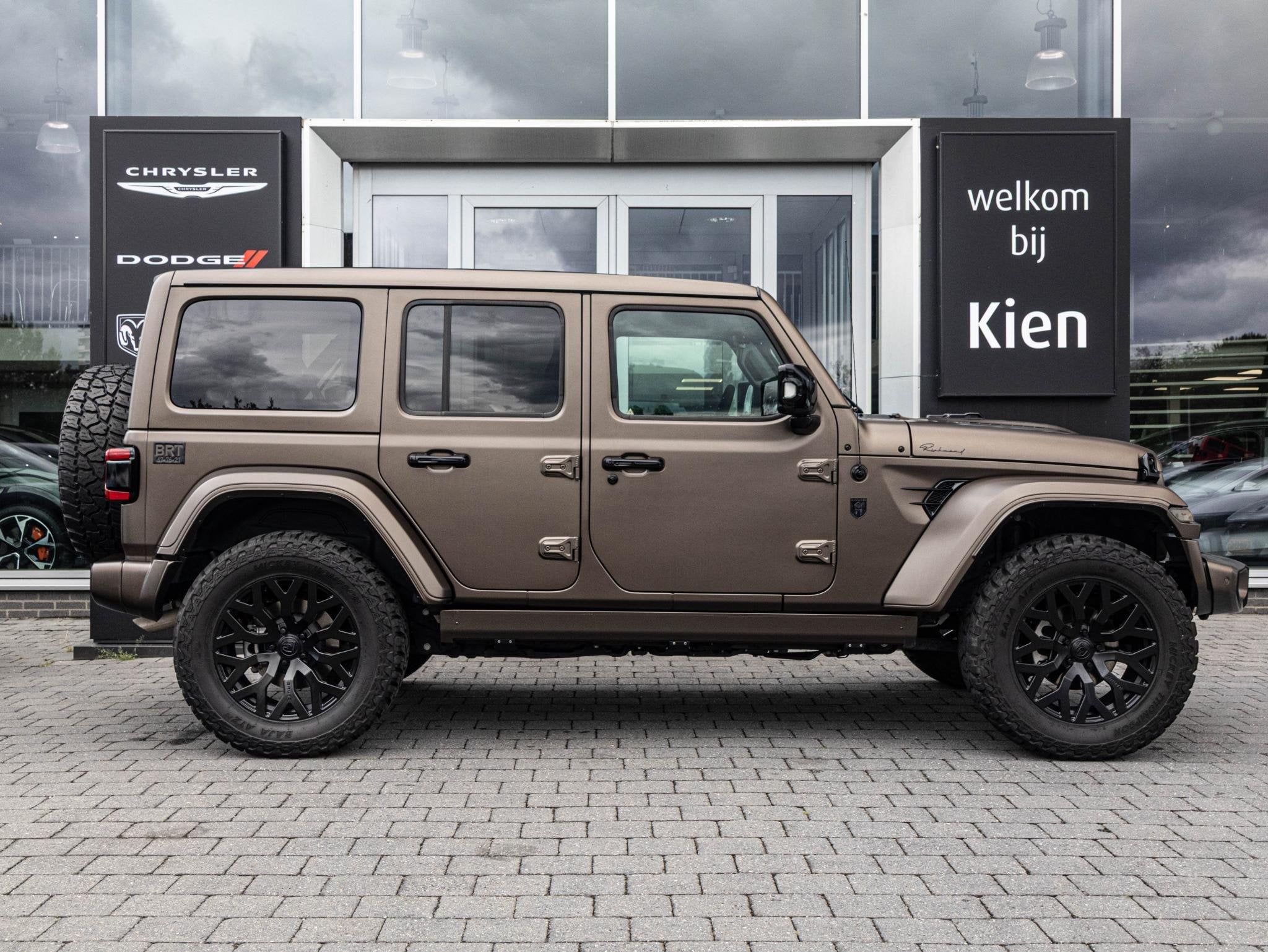 Jeep Wrangler Unlimited Brute 4xe 380 Rubicon | Treeplanken, Auto's, Jeep, Automaat, 4 cilinders, Cabriolet, Zwart