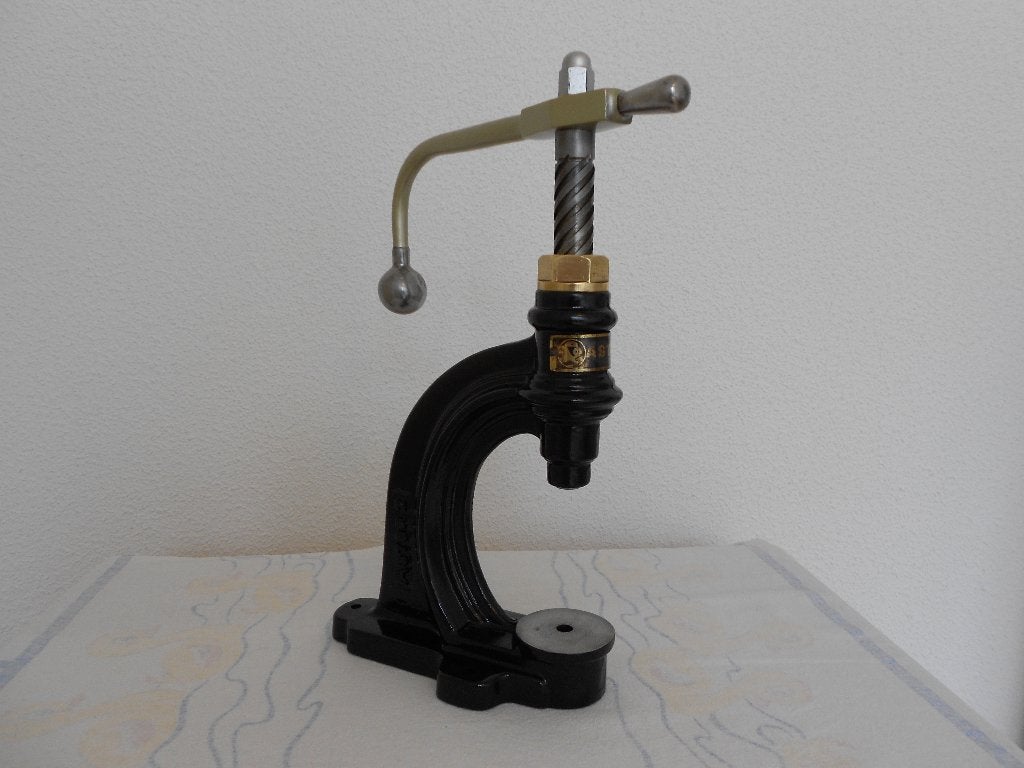 Zeldzame Astor-2 knopen pers machine jaren 50/60, Ophalen of Verzenden