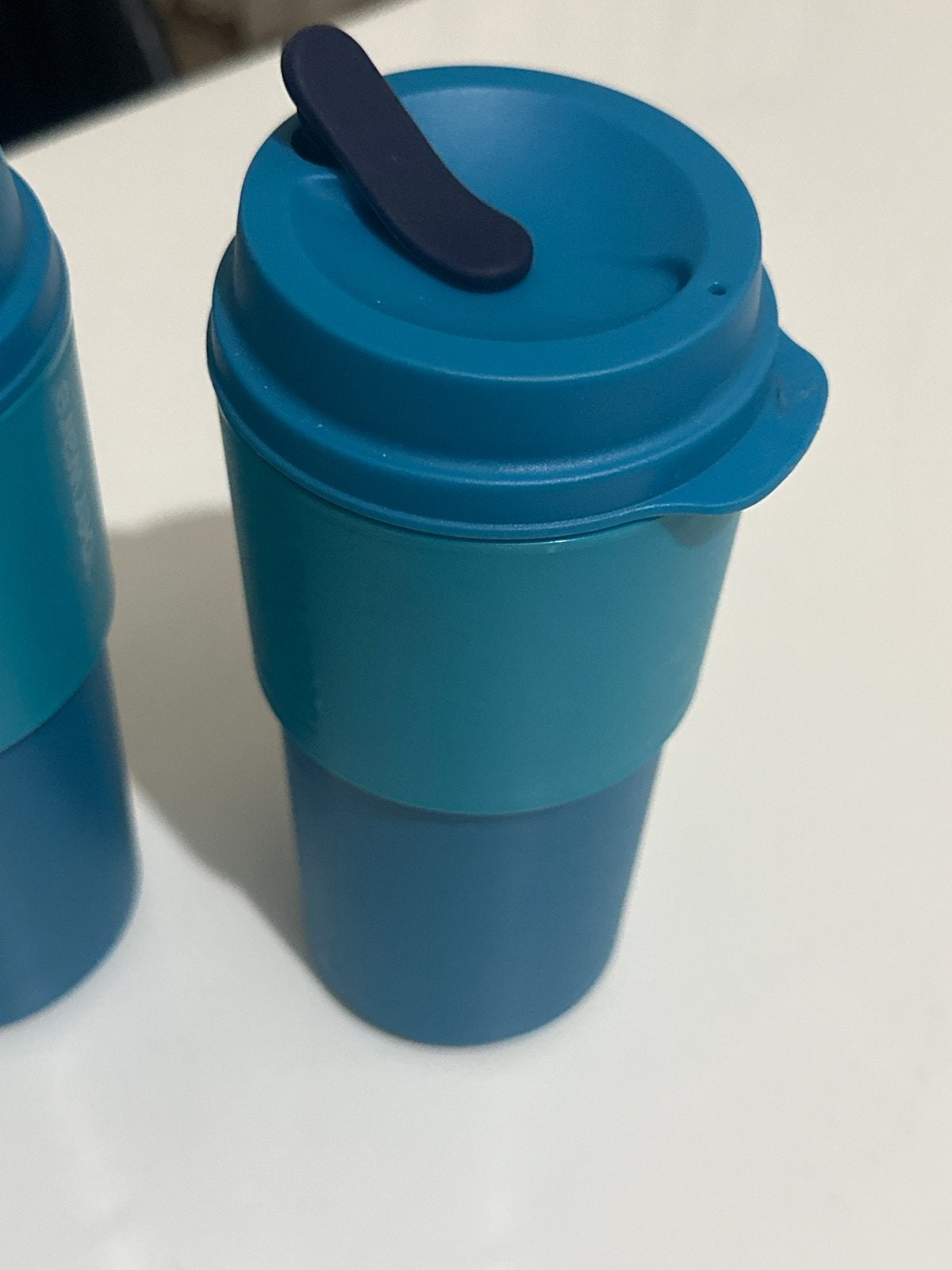 Tupperware Koffie Beker 490ml - Lekvrij en Duurzaam, Blauw, Beker of Kan, Ophalen of Verzenden, Zo goed als nieuw