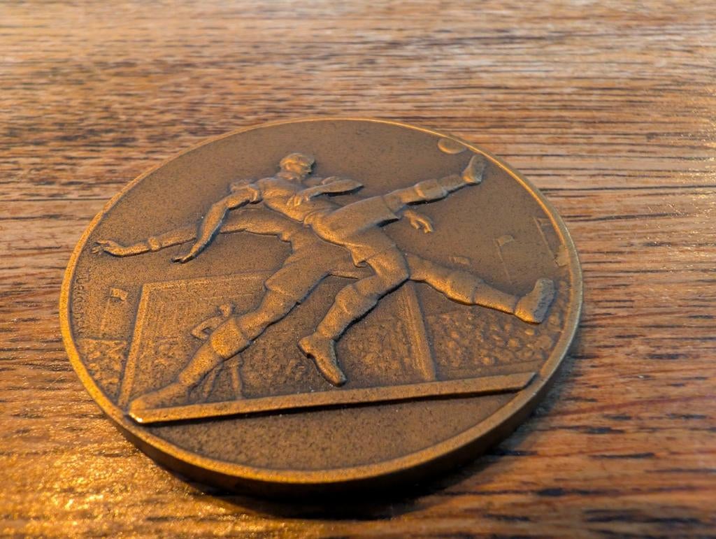 Bronzen voetbalmedaille Maurice Delannoy – vintage, Ophalen of Verzenden, Overige materialen