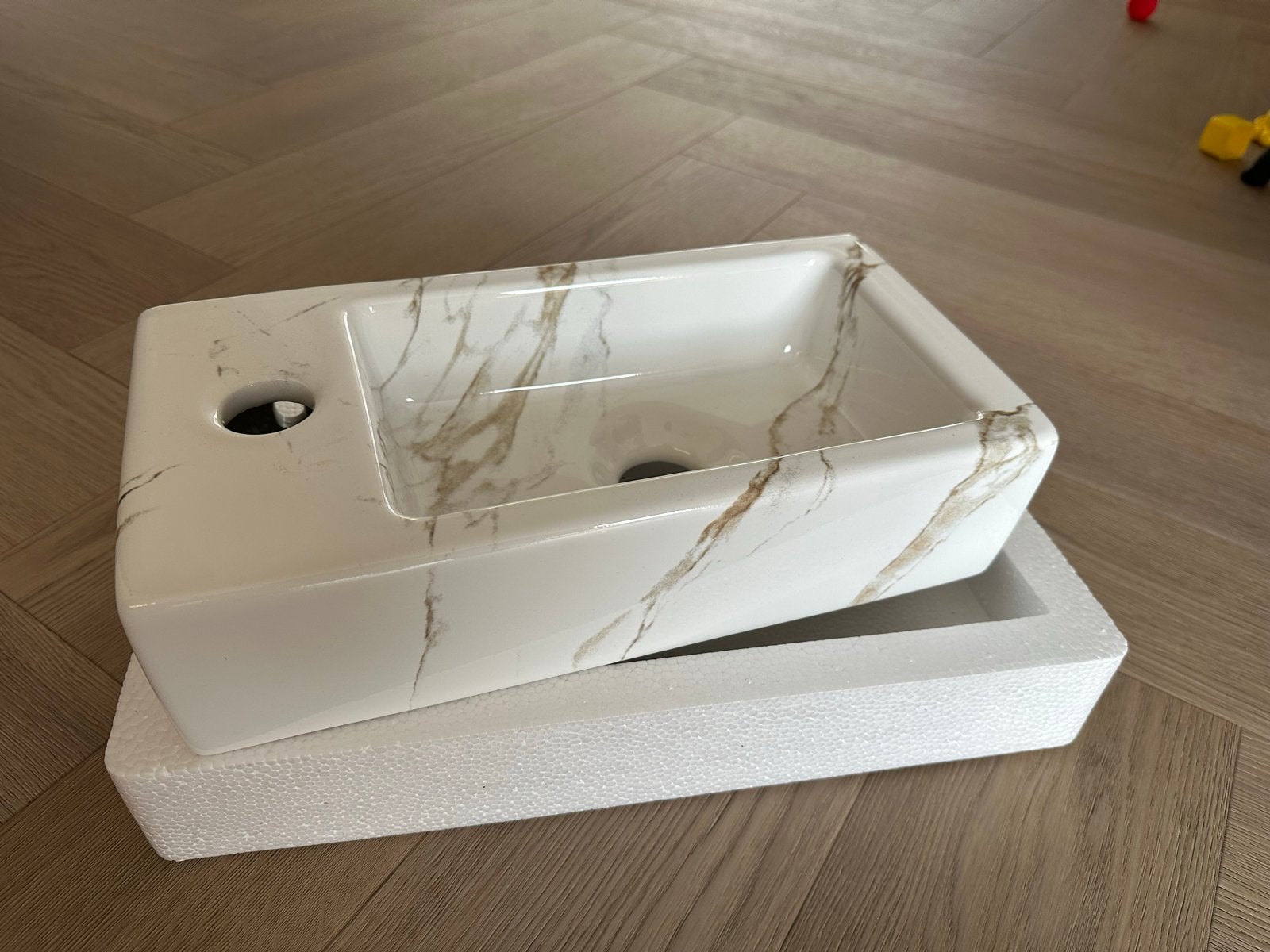 Nieuwe wasbak Mini-Rhea Carrara incl. stop in gun matal, Ophalen, Nieuw, Steen, Wastafel