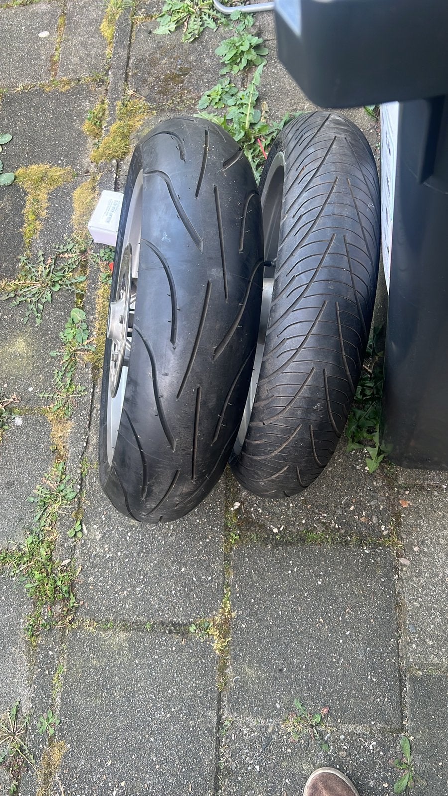 Ducati monster achterbandet velg., Motoren, Ophalen