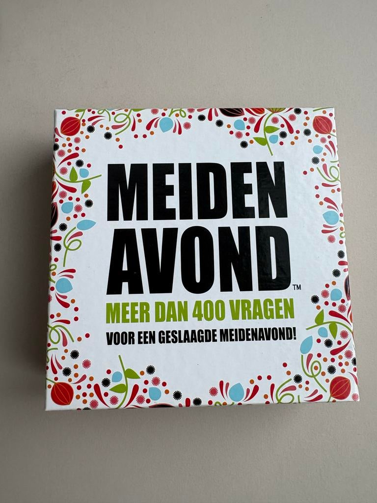 Meidenavond spel: Meer dan 400 vragen voor een geslaagde avo, Drie of vier spelers, Ophalen of Verzenden, Nieuw