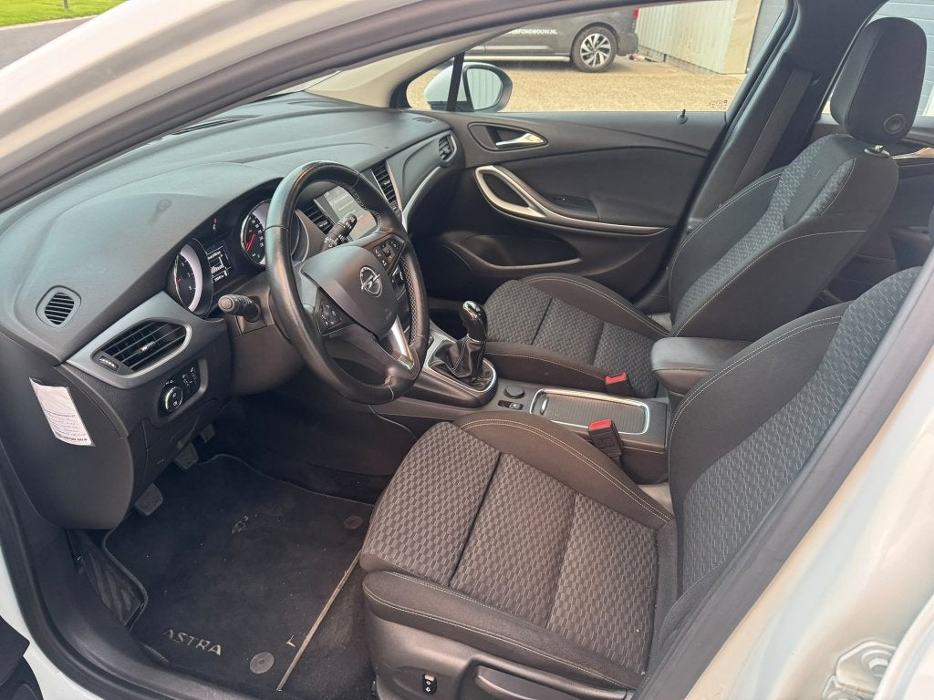 Foto 12 van Opel Astra 1.0 Turbo  Sports Tourer 2017 Wit Airco| trekhaak