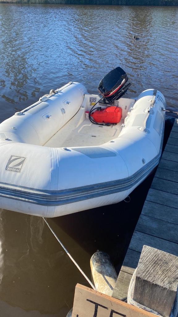 Opblaasboot met 8pk motor, Watersport en Boten, Bootonderdelen, Ophalen, Zo goed als nieuw, Overige typen, Motorboot